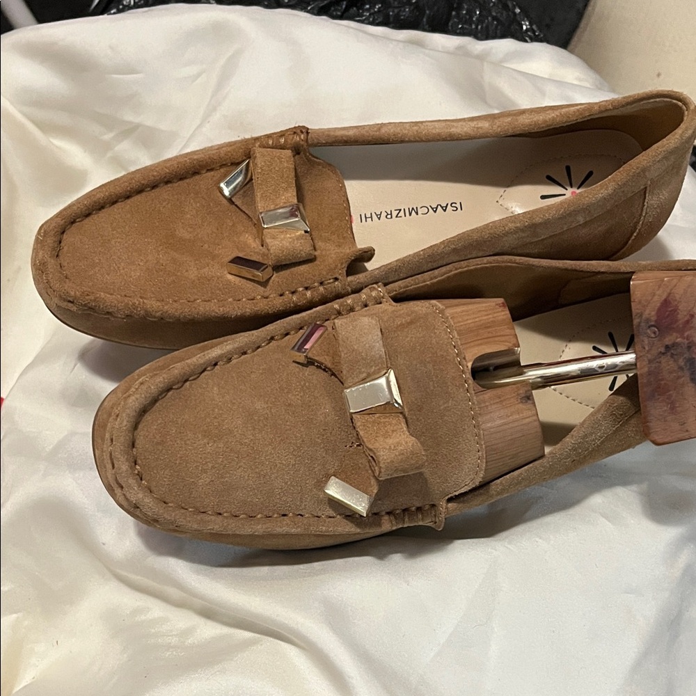 Isaac Mizrahi Tan Suede Loafers with Gold Bow Accent - Picture 8 of 9